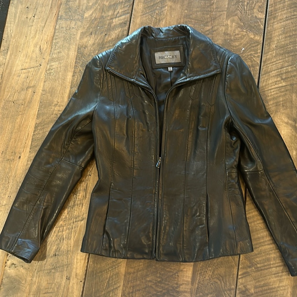 Women’s real leather jacket. It’s very soft luxurious feel! Size medium